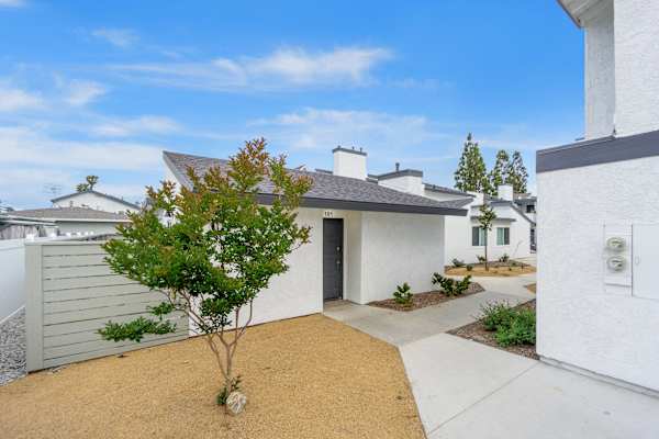 Hamilton Courtyard Apartments property
